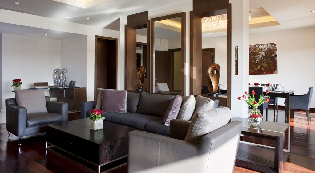 dusit thani lakeview cairo