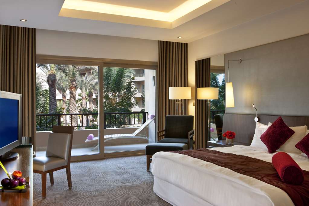 dusit thani lakeview cairo