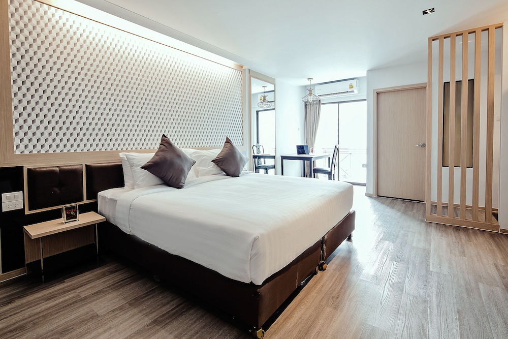 three sukhumvit hotel