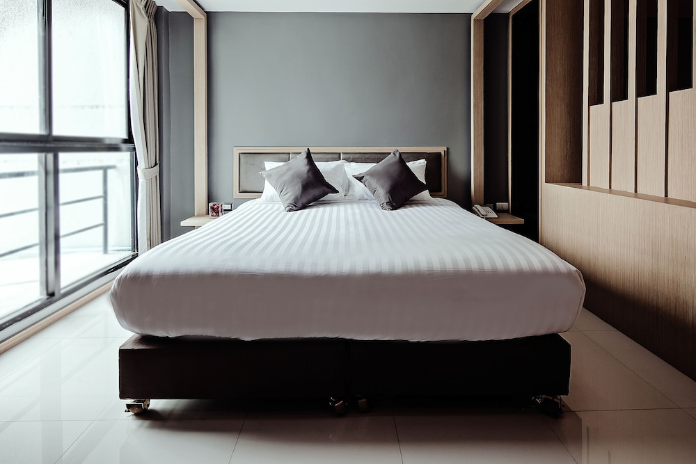 three sukhumvit hotel