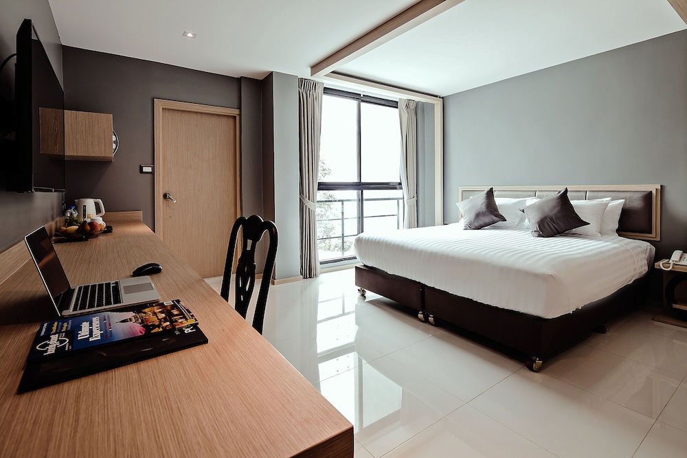 three sukhumvit hotel