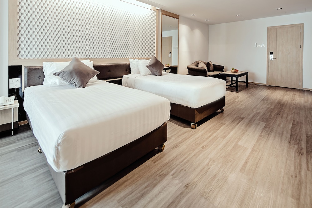 three sukhumvit hotel