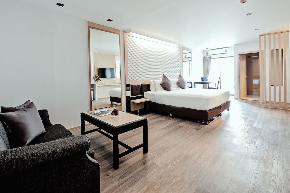 three sukhumvit hotel