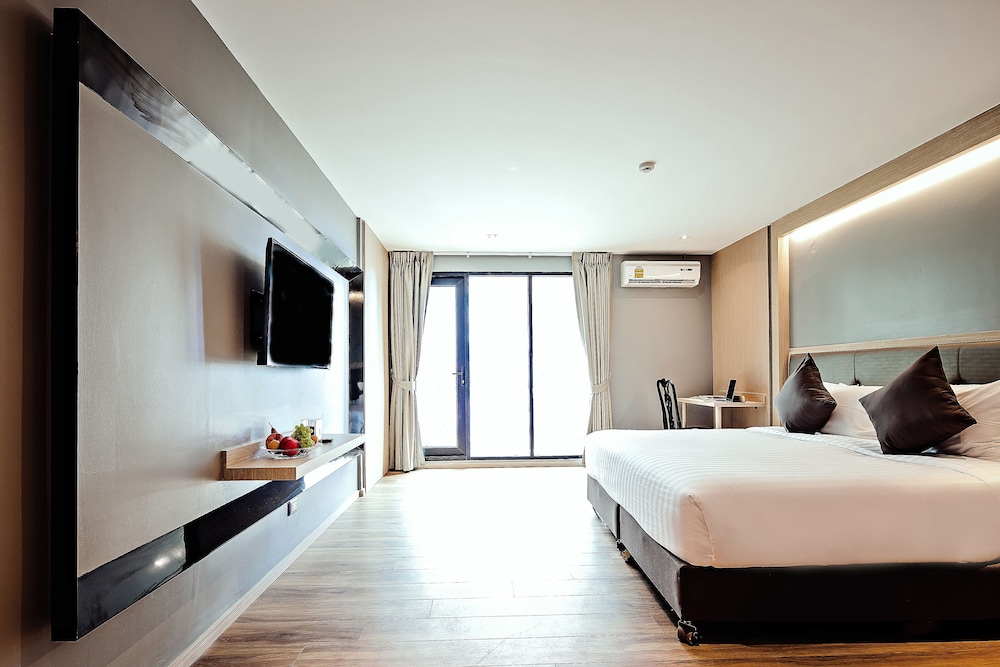 three sukhumvit hotel