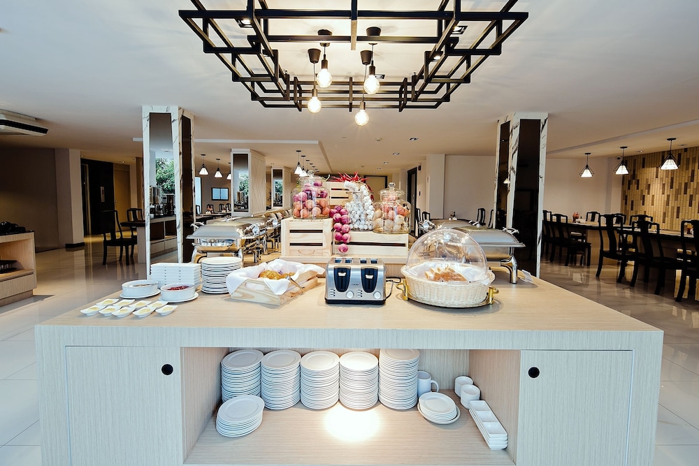 three sukhumvit hotel