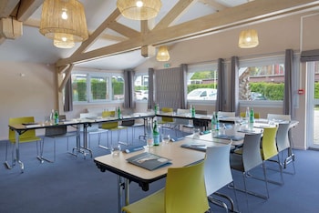 kyriad marseille gemenos