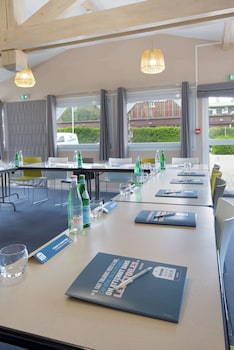 kyriad marseille gemenos