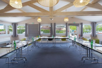 kyriad marseille gemenos