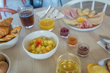 kyriad marseille gemenos