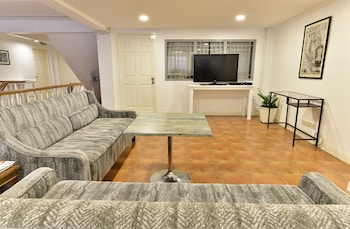 ratchadamnoen residence