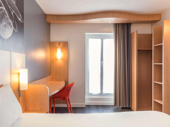 ibis paris pere lachaise