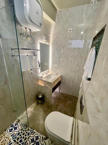 Sheeshmahal By Oladar,58 Navghat, Near City Palace Museum, Jagdish Chowk,4 star