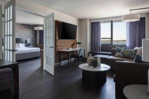 new york laguardia airport marriott