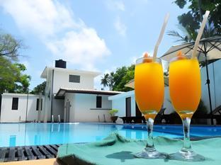 the mangrove cave hotel