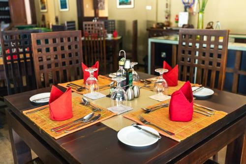 the mangrove cave hotel