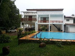 the mangrove cave hotel