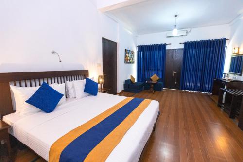 the mangrove cave hotel