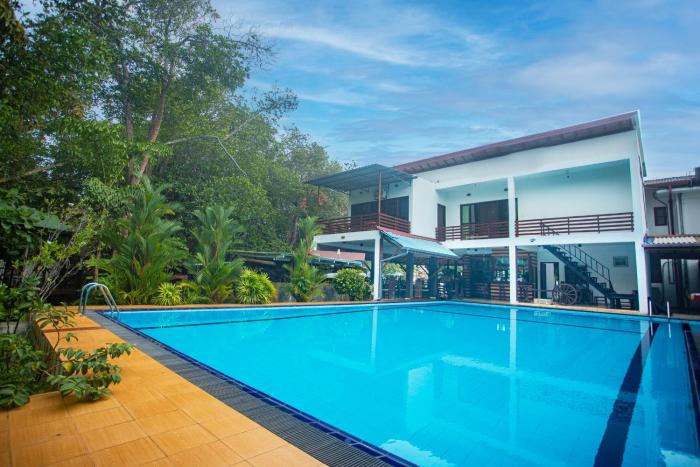 the mangrove cave hotel