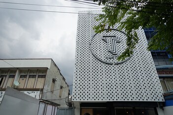 t hostel at victory monument