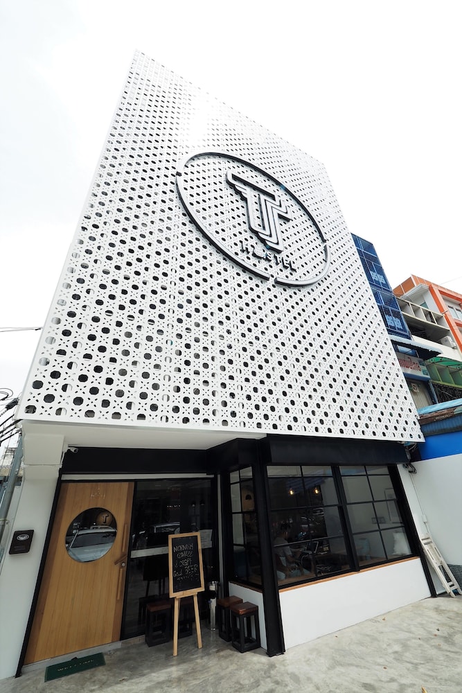 t hostel at victory monument