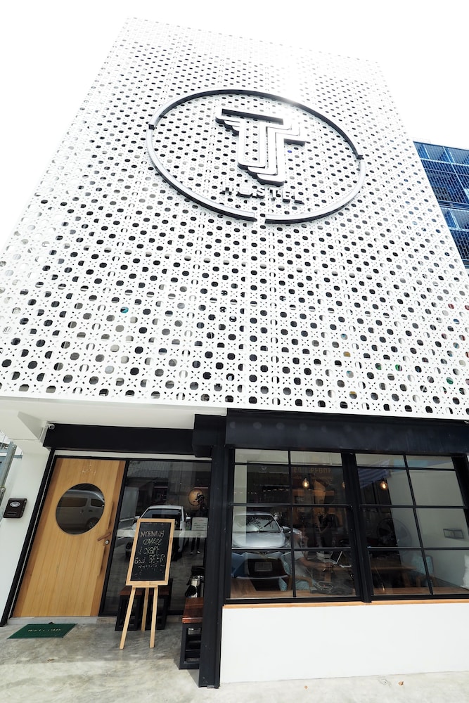 t hostel at victory monument