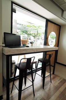 t hostel at victory monument