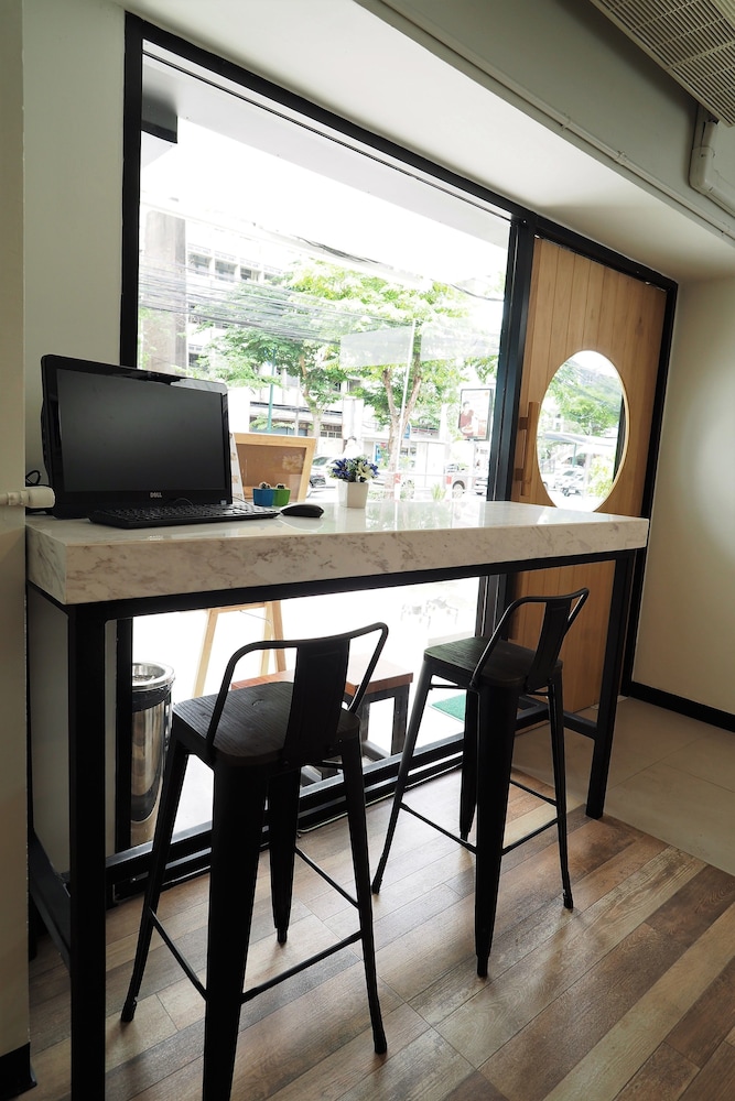 t hostel at victory monument