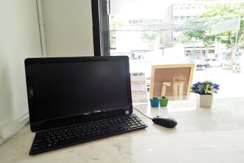 t hostel at victory monument