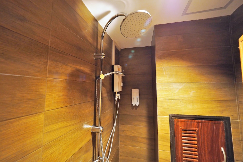 t hostel at victory monument