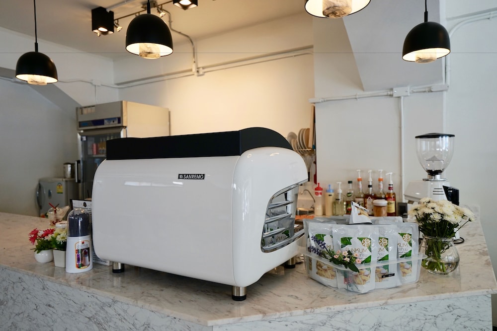 t hostel at victory monument