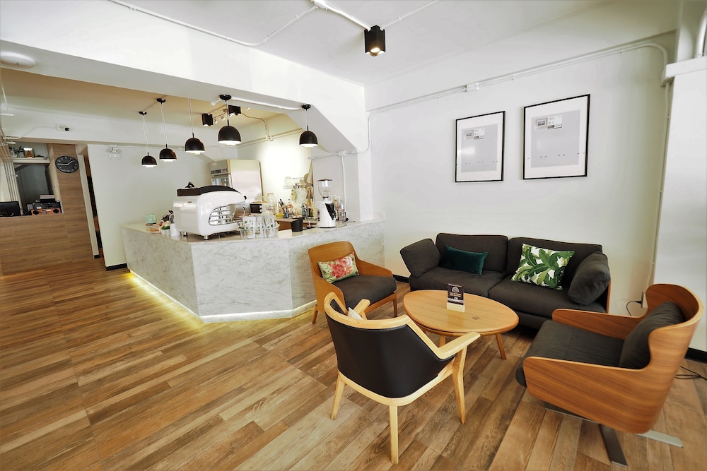 t hostel at victory monument