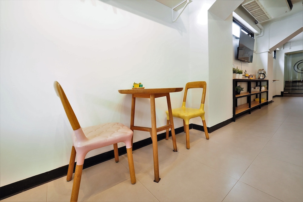 t hostel at victory monument