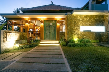 pesantian villa and warung