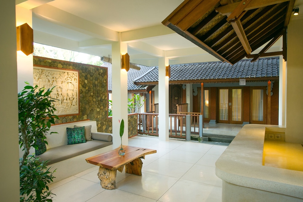 pesantian villa and warung
