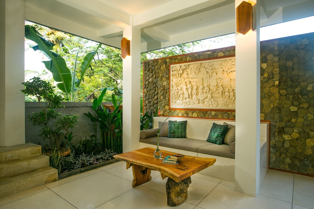 pesantian villa and warung