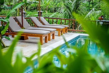 pesantian villa and warung