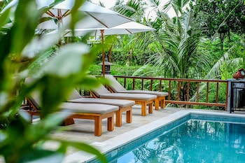 pesantian villa and warung