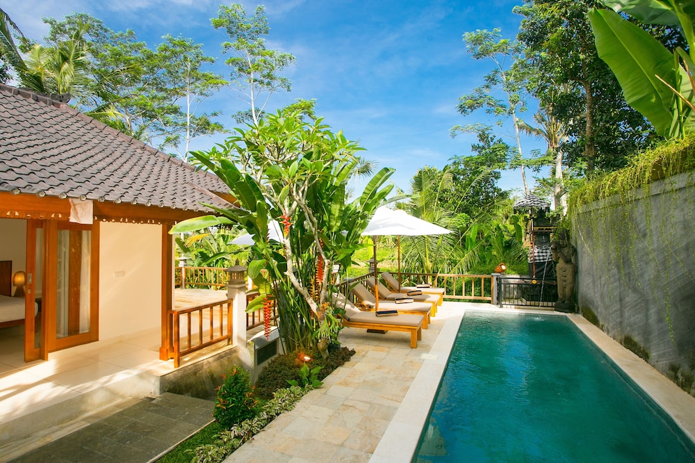 pesantian villa and warung