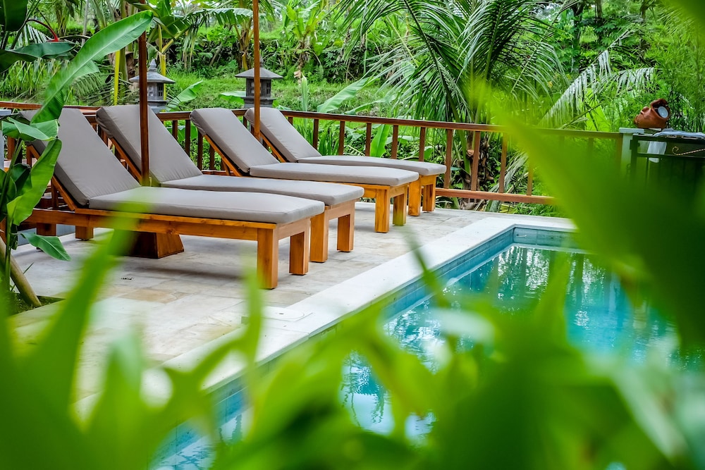 pesantian villa and warung