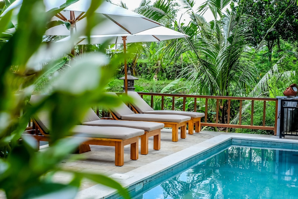 pesantian villa and warung