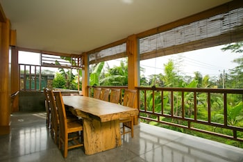 pesantian villa and warung