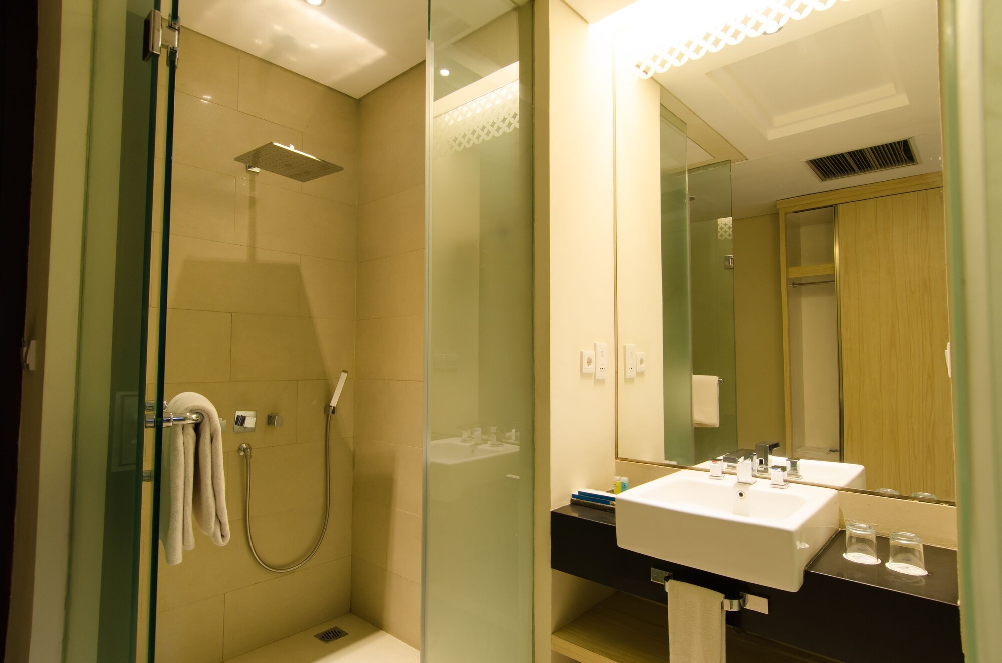 megaland hotel