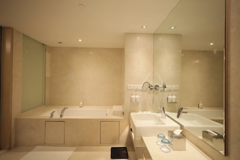 holiday inn mumbai international airport an ihg hotel
