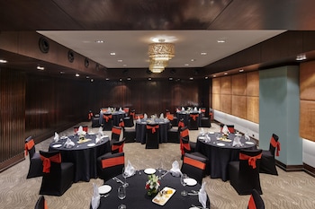 Holiday Inn Mumbai International Airport, An Ihg Hotel,Mumbai Airport, Mumbai,,4 star