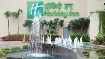 holiday inn mumbai international airport an ihg hotel