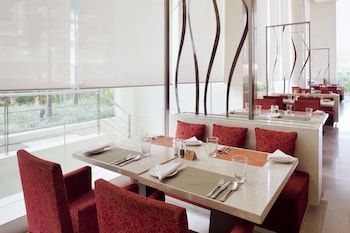 holiday inn mumbai international airport an ihg hotel