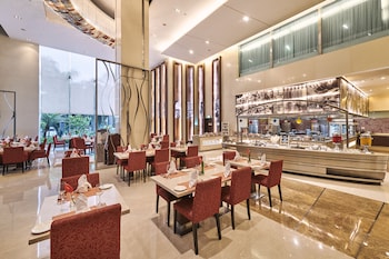 holiday inn mumbai international airport an ihg hotel