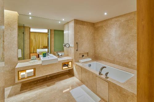 holiday inn mumbai international airport an ihg hotel