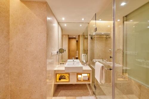 holiday inn mumbai international airport an ihg hotel