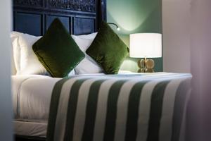 the white hart hotel